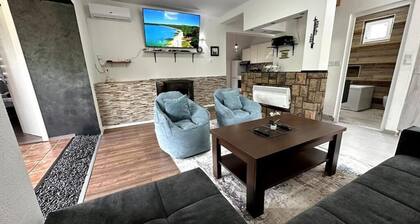 Rijeka Villa-Spacious 4BR with Pool