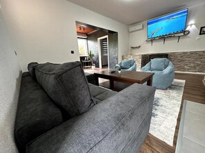 Living area - Rijeka Villa-Spacious 4BR with Pool (East Sarajevo)