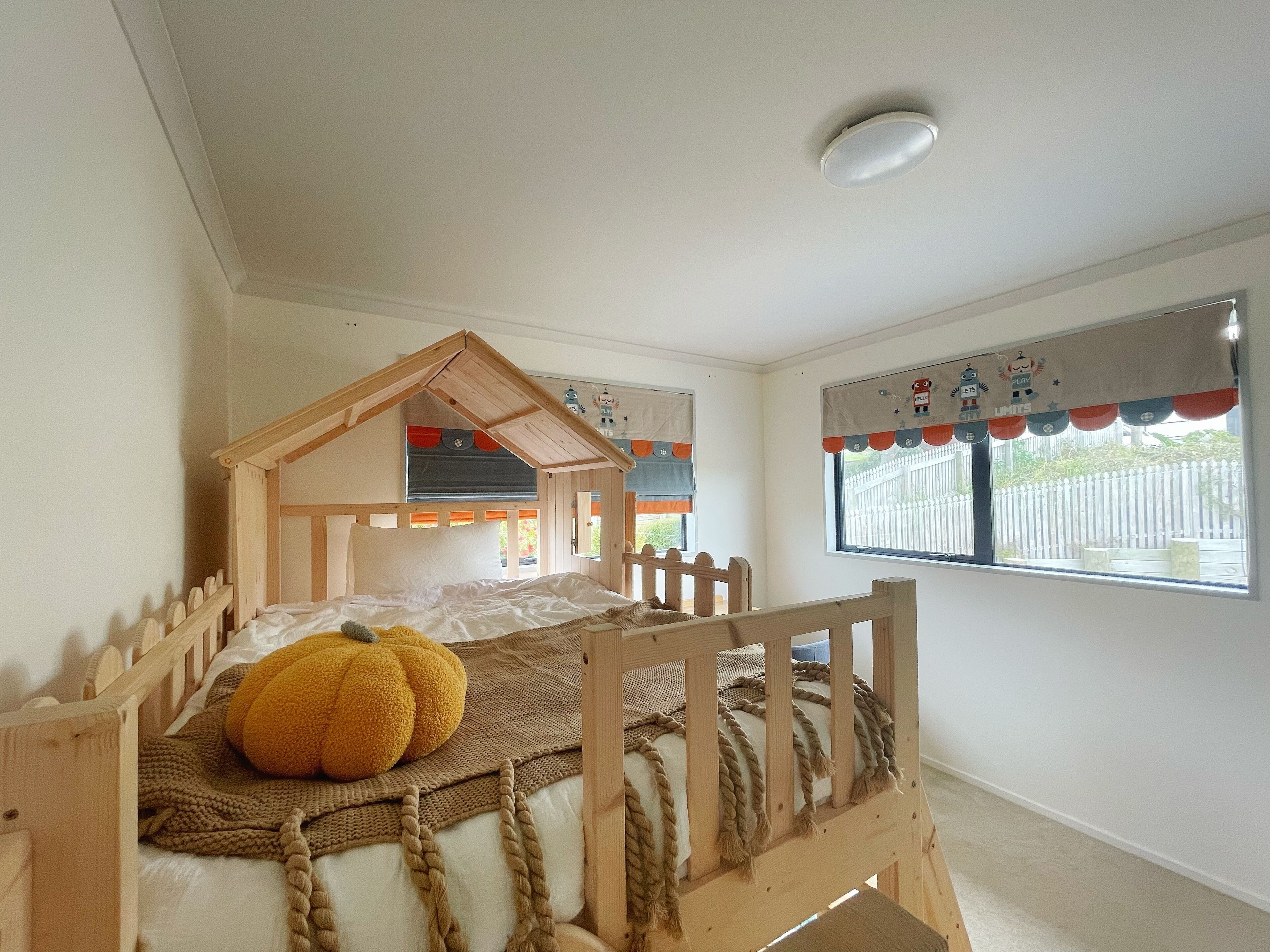 5 bedrooms, WiFi, bed sheets