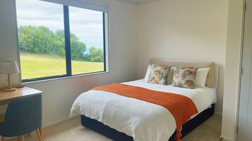 5 bedrooms, WiFi, bed sheets