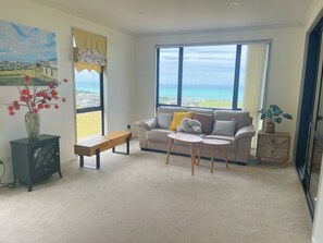 Living area - Family-Fun Villa, Moonrise & Sunrise! Kids' Slide Bed! Ocean & Town Views 5-Beds (Oamaru)