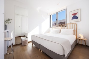 6 bedrooms, in-room safe, iron/ironing board, travel crib
