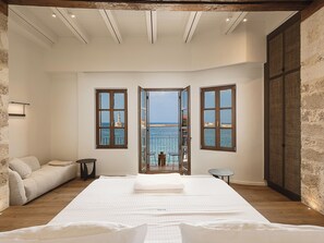 1 室のベッドルーム、デスク、アイロン / アイロン台、WiFi (無料)