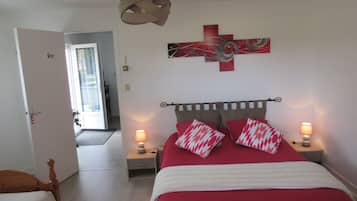 1 slaapkamer, een strijkplank/strijkijzer, reisbedje, gratis wifi