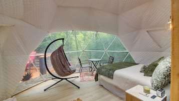 Iron/ironing board, Internet, bed sheets