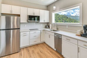 Refrigerador, microondas, parrilla de estufa y lavavajillas