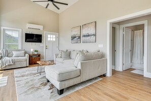 TV - Hike & Ski: Mtn-View Retreat in Maggie Valley! (Maggie Valley)