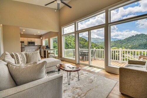 Hike & Ski: Mtn-View Retreat in Maggie Valley!