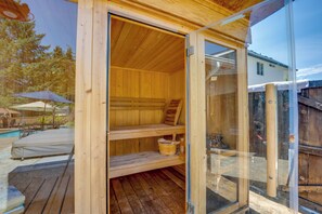 Sauna - Hot Tub + Sauna: Home 8 Mi to Downtown Tacoma! (University Place)