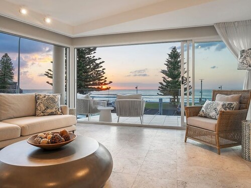 4-bedroom Apart in Manly - Beachfront