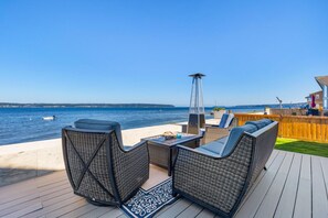 Terrace/patio - 5 minutes to downtown Langley I Beach front I Whale Watch I Dogs Ok (Langley)