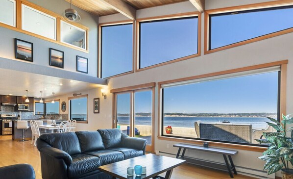 Smart TV, fireplace, DVD player, books