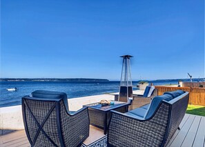 Terrace/patio - 5 minutes to downtown Langley I Beach front I Whale Watch I Dogs Ok (Langley)