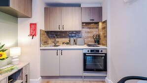 Apartment | Private kitchen - Flat 1 30 Northgate (Chester)