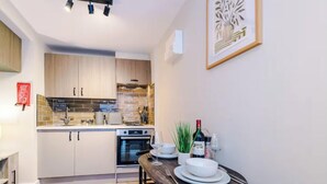 Apartment | In-room dining - Flat 1 30 Northgate (Chester)