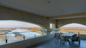 Premium-suite | Skrivebord, mørklægningsgardiner, strygejern/strygebræt, gratis Wi-Fi