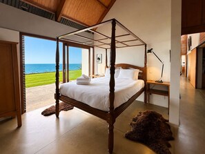 8 bedrooms, desk, iron/ironing board, WiFi - Pah Road Estate -Onetangi Sea Views (Waiheke Island)