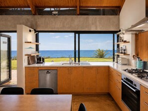 Fridge, microwave, oven, stovetop - Pah Road Estate -Onetangi Sea Views (Waiheke Island)