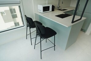 Deluxe Suite, Ocean View | Private kitchen | Fridge, microwave, stovetop, cookware/dishes/utensils