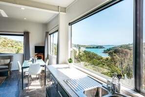 Interior - Delamore Cove by Stay Waiheke (Waiheke Island)