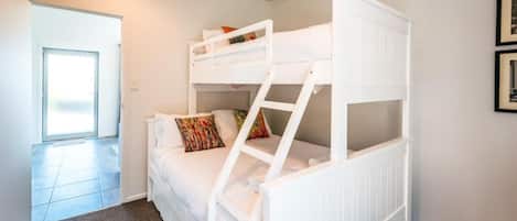 5 Schlafzimmer, Bügeleisen/Bügelbrett, WLAN, Bettwäsche