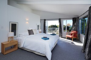 7 bedrooms, iron/ironing board, WiFi, bed sheets