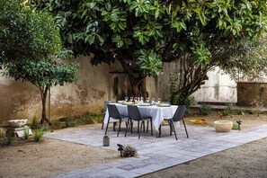 Property grounds - Hotel Vella Nit (Canet de Mar)
