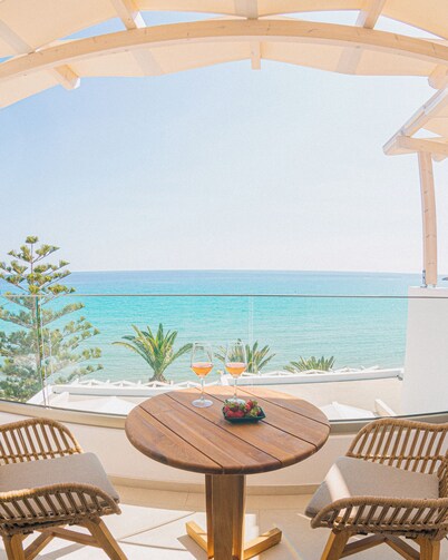 Artemis Hotel