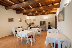 Tägliches inbegriffenes Frühstücksbuffet