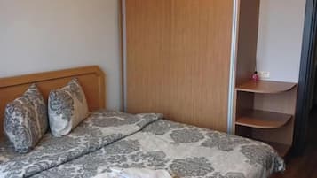 Iron/ironing board, free WiFi