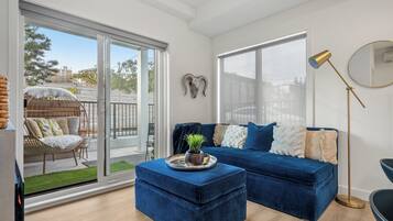 Televisión y chimenea