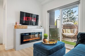 Télévision, cheminée