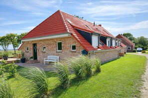 Exterior - 🏡 **Moderne Ferienwohnung mit beheiztem Pool, großer Terrasse & freiem Blick (Norden)