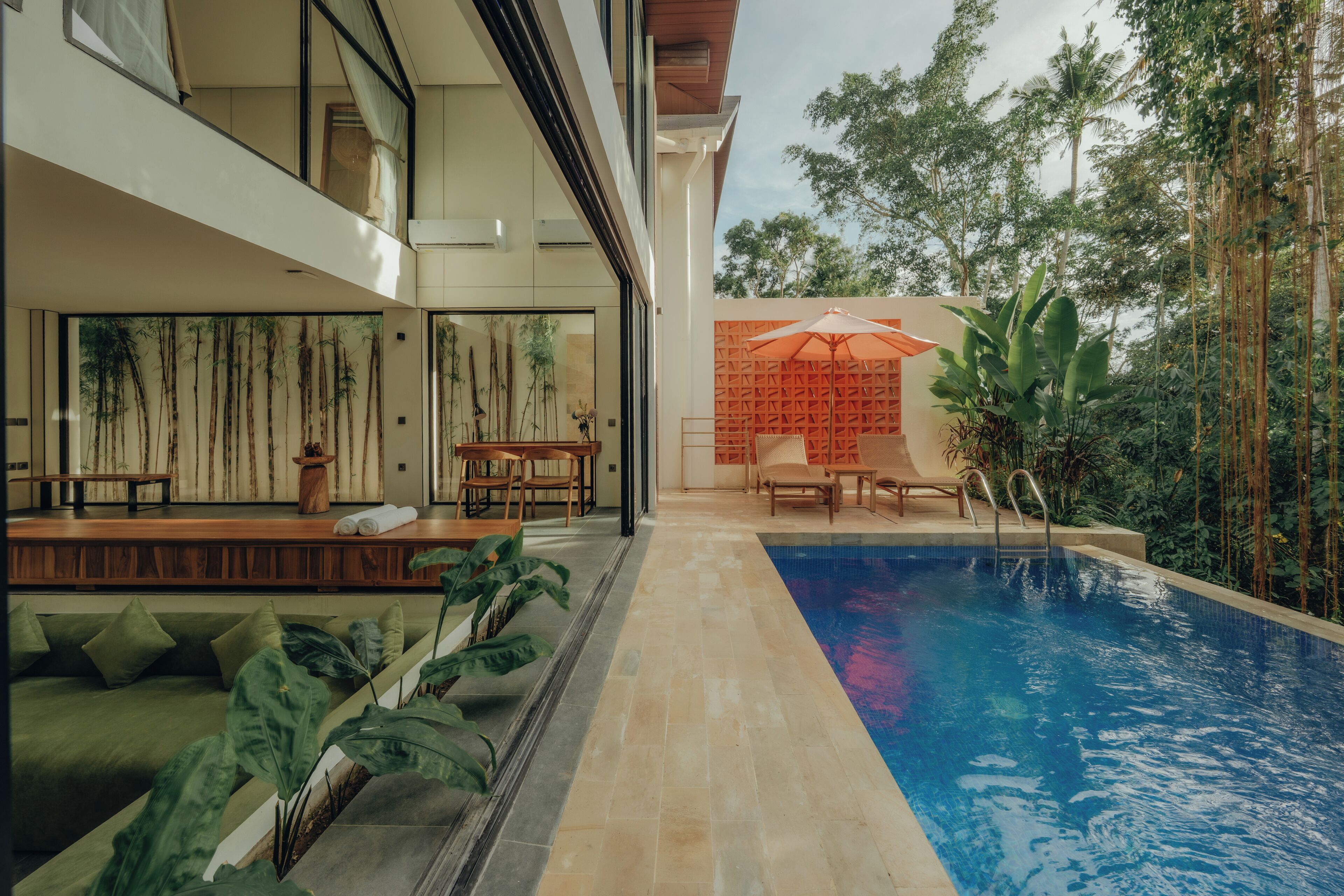 สระว่ายน้ำ