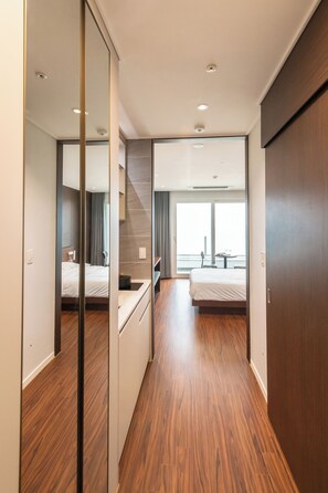Studio | Blackout curtains, soundproofing, free WiFi, bed sheets - MORETHANSCBEACH (Sokcho)