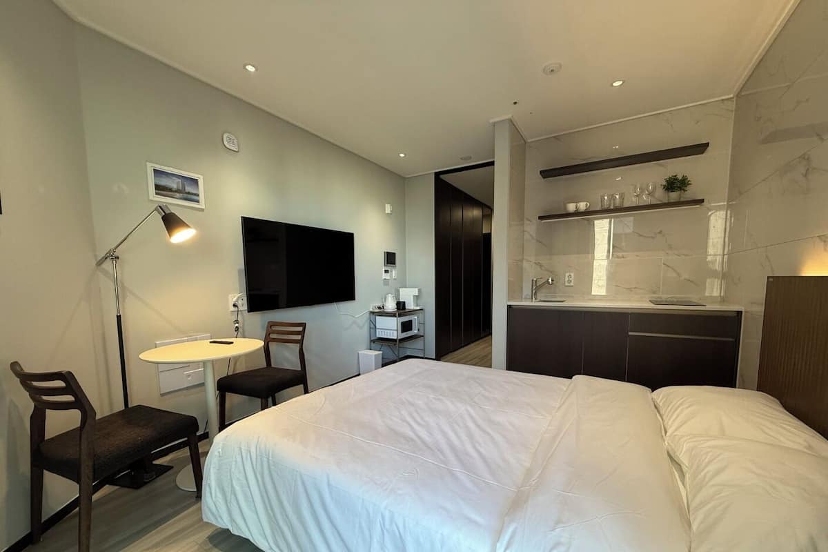 STUDIO Barrier-Free | Cortinas blackout, Wi-Fi de cortesia, roupa de cama