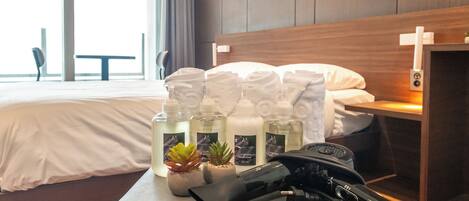 Studio | Cortinas opacas, sistema de insonorización, wifi gratis y ropa de cama