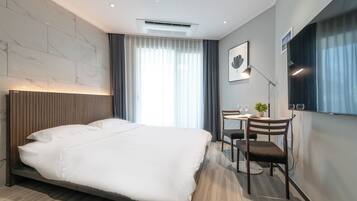 스튜디오 배리어프리 | 암막 커튼, 무료 WiFi, 침대 시트