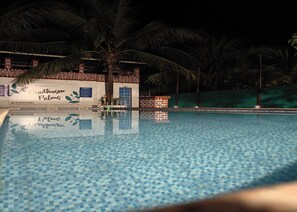 Outdoor pool - Madhuson Palms (Karjat)