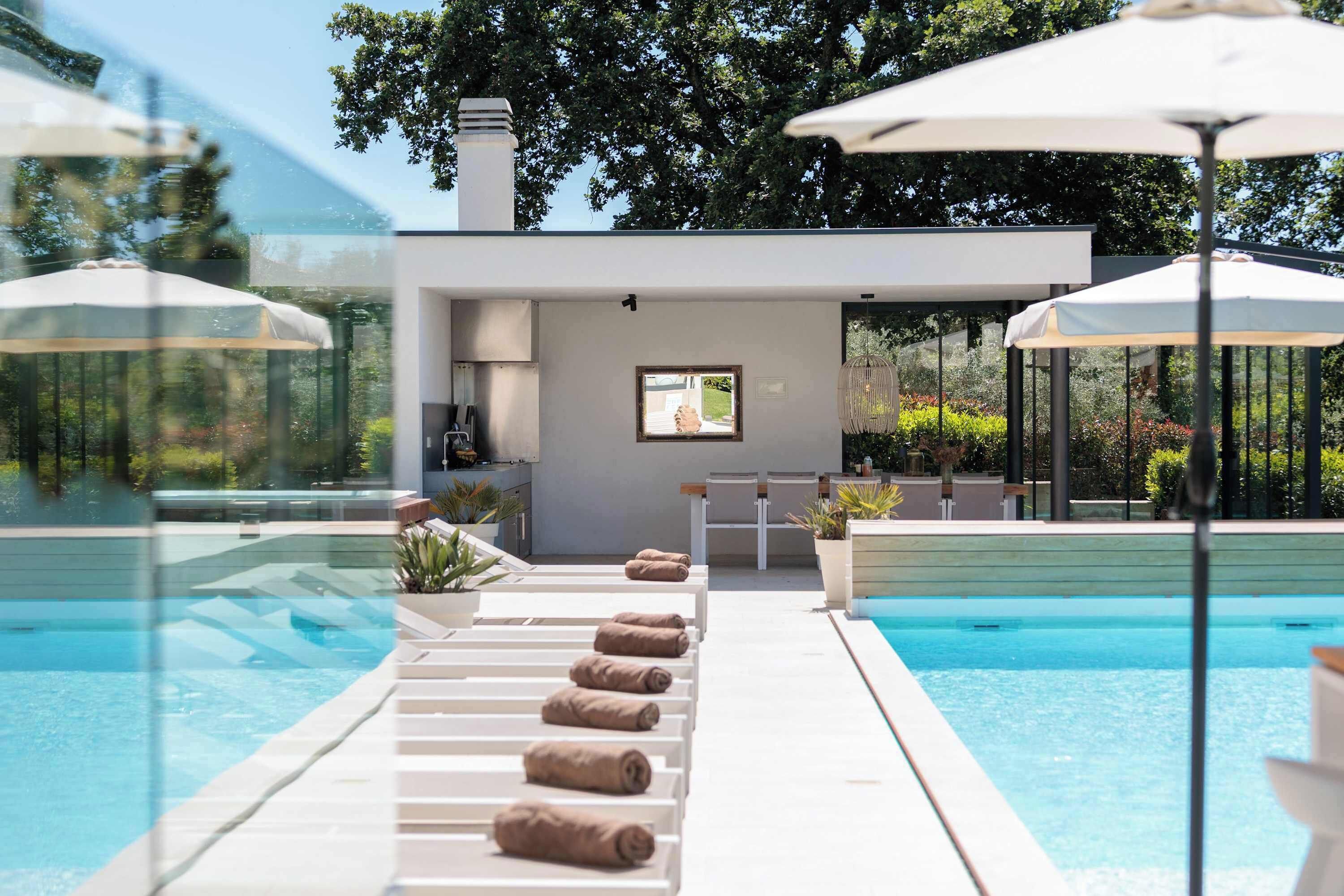 Piscina all'aperto, una piscina riscaldata