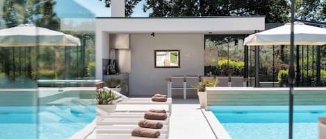 Outdoor pool, a heated pool
