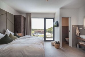 4 bedrooms, iron/ironing board, travel crib, WiFi