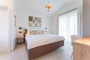 3 bedrooms, desk, iron/ironing board, free WiFi