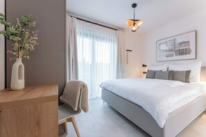 3 bedrooms, desk, iron/ironing board, WiFi