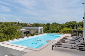 Outdoor pool - Villa Noah - Luxurious villa with private pool (Vranje Selo)