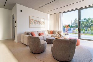 TV, fireplace, stereo, offices