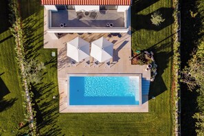 Outdoor pool - Boutique Villa Louisa with private pool (Vranje Selo)