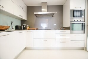 電子レンジ、オーブン、コンロ、食器洗い機