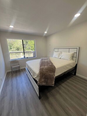 2 dormitorios, tabla de planchar con plancha, Internet y ropa de cama