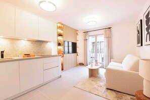 Smart TV, offices - A/C apartment with 1BDR/4P - Place des Lices - Saint Tropez (Saint-Tropez)